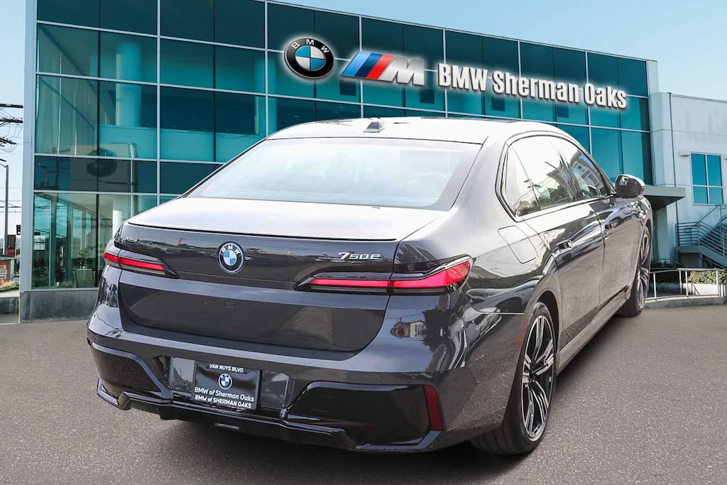 New 2026 BMW 750e xDrive Sedan