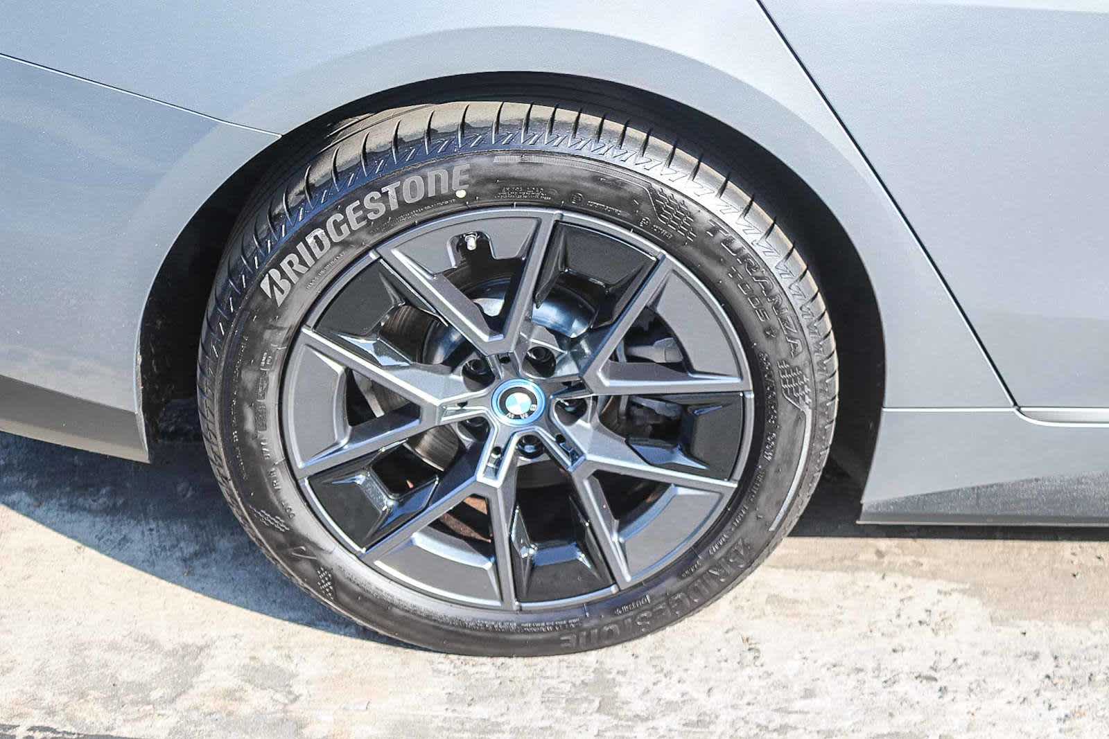 Thumbnail: 2023 BMW i4 - 8