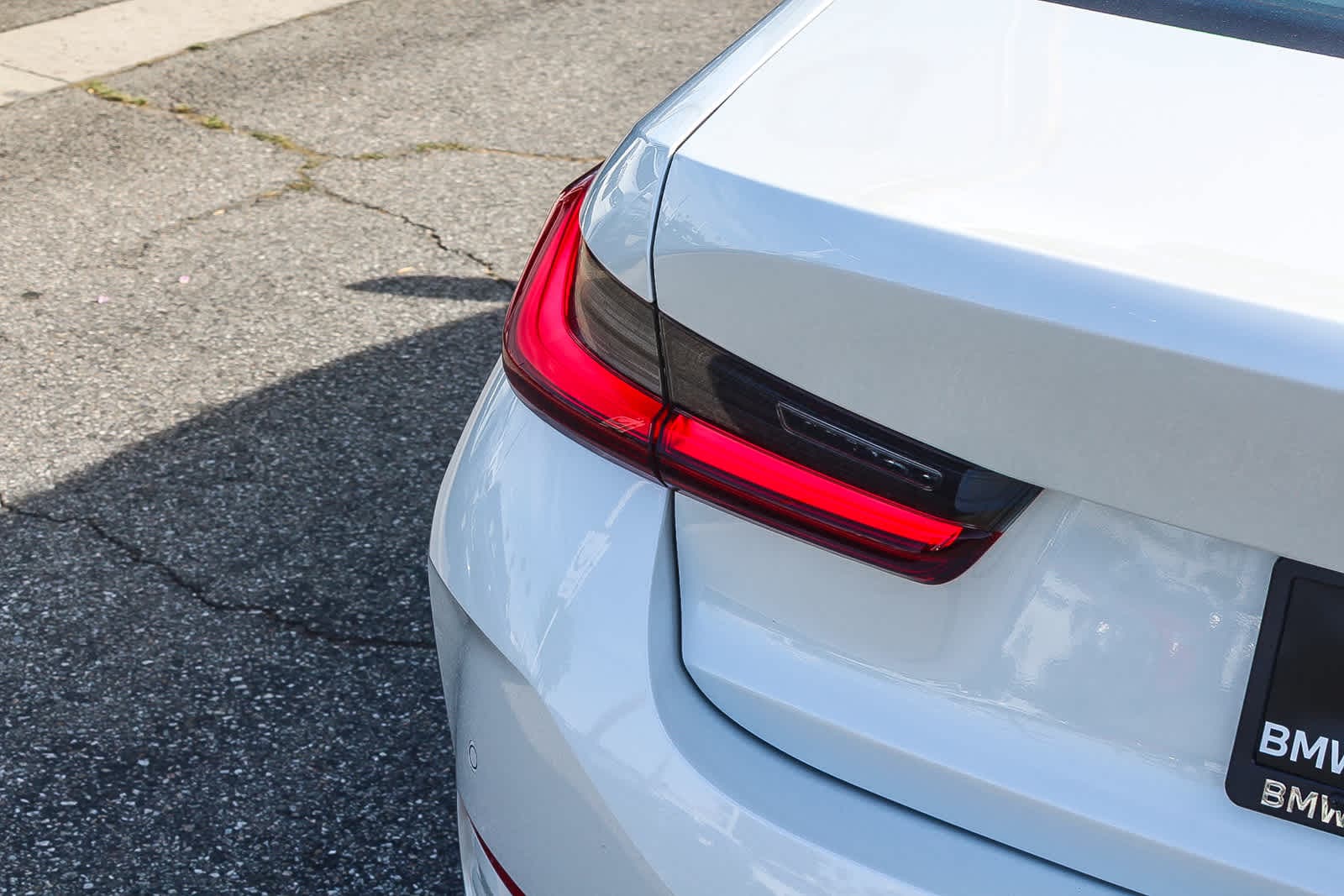 2025 BMW 330i photo 6