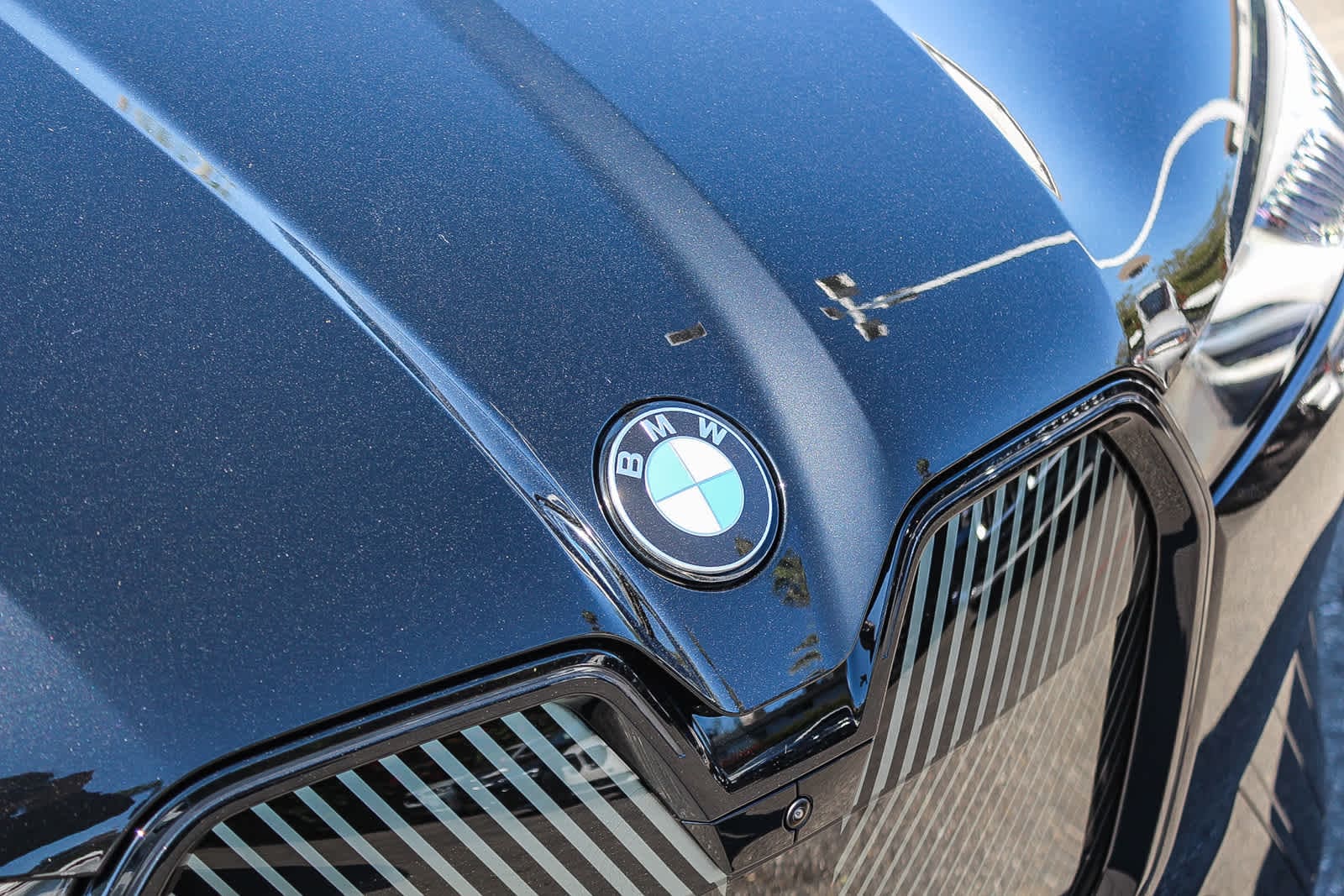 Thumbnail: 2026 BMW iX - 11