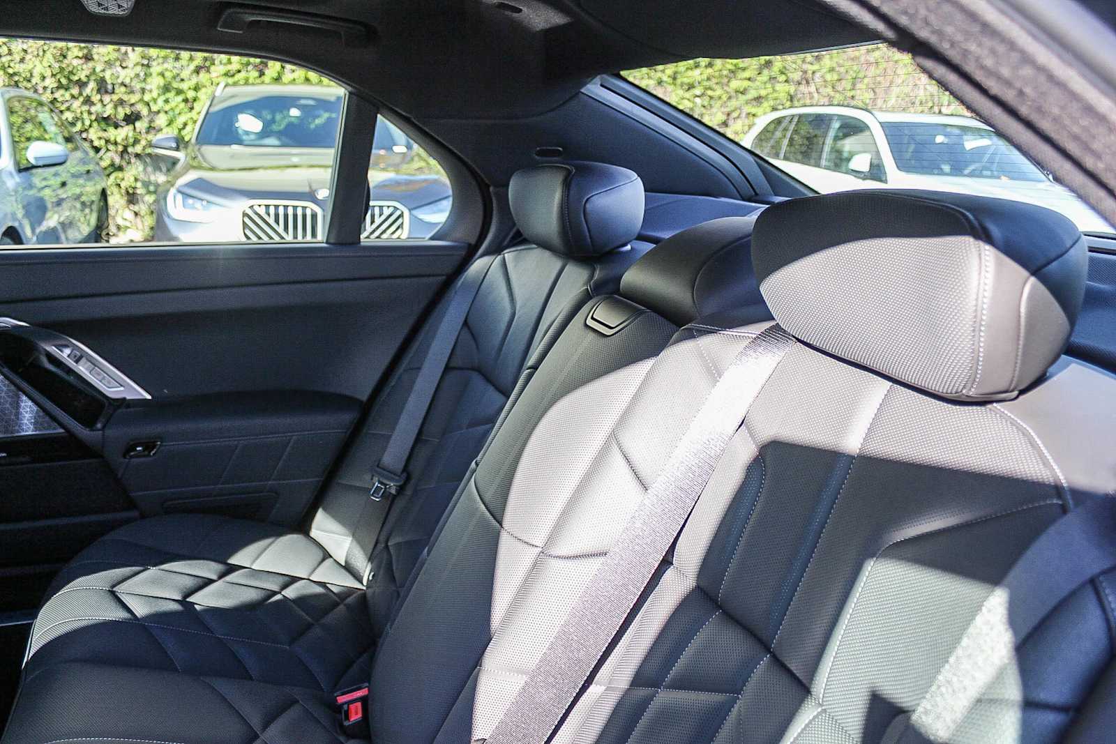 Thumbnail: 2026 BMW 7 Series - 27