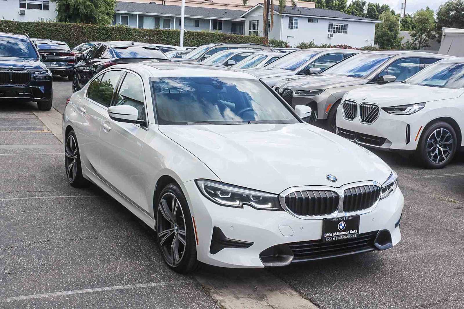 2020 BMW 330i photo 4