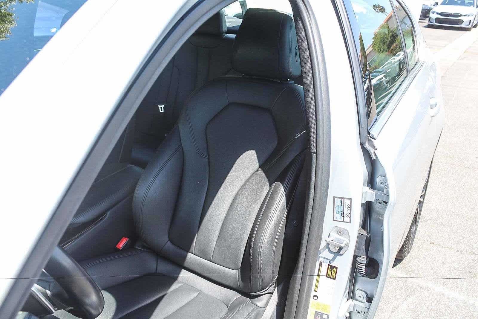2019 BMW 5 Series 530e - Photo 24