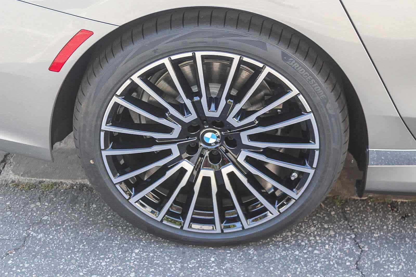 Thumbnail: 2026 BMW i7 - 8