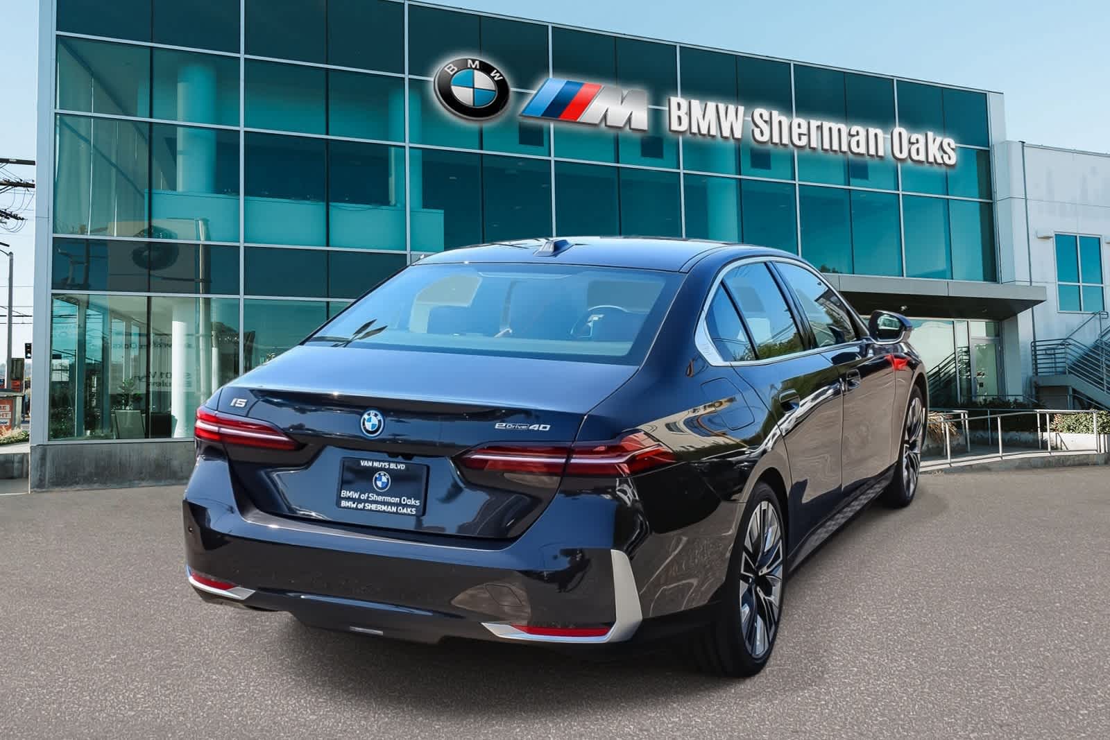 Thumbnail: 2026 BMW i5 - 4