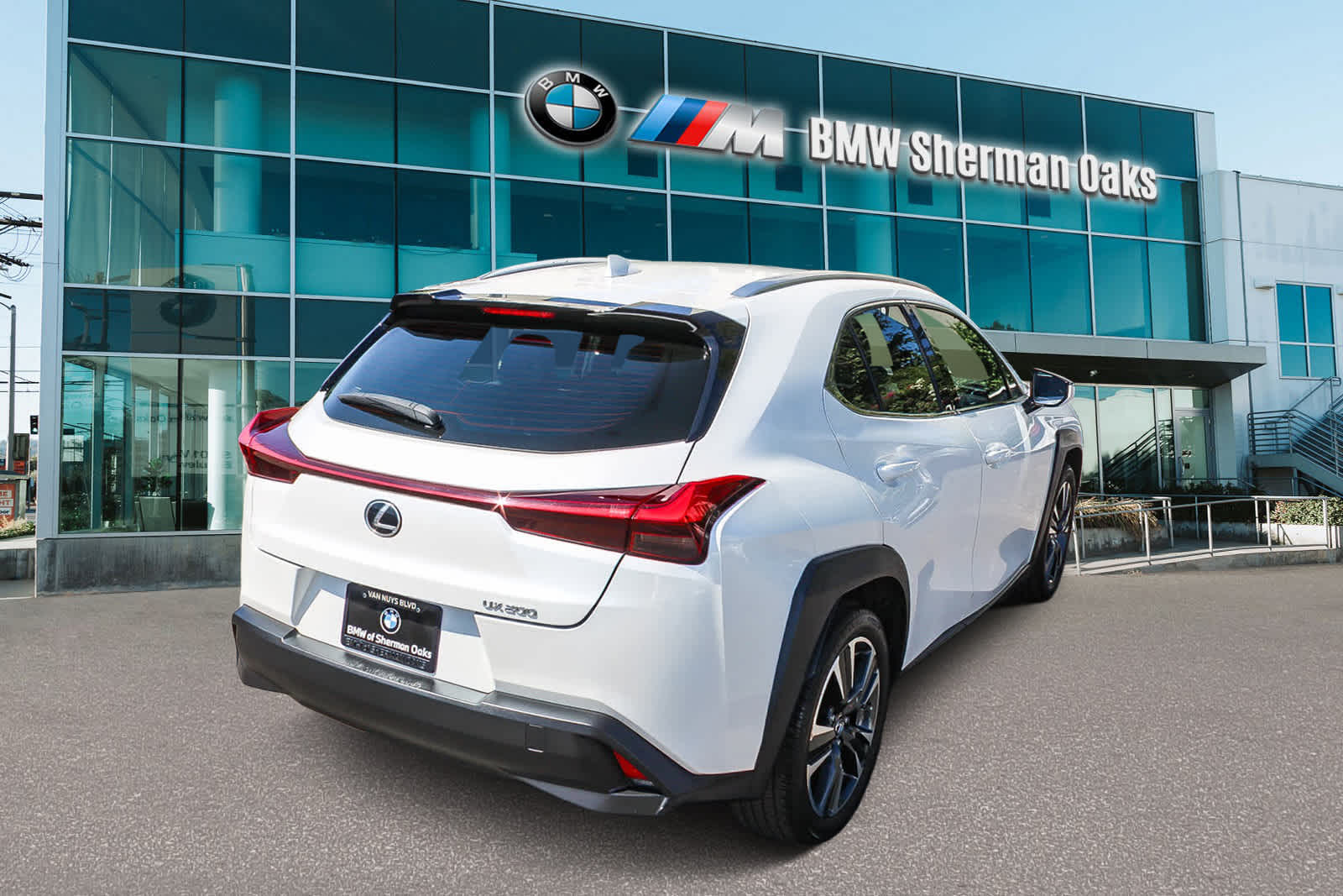 Thumbnail: 2020 Lexus UX - 8