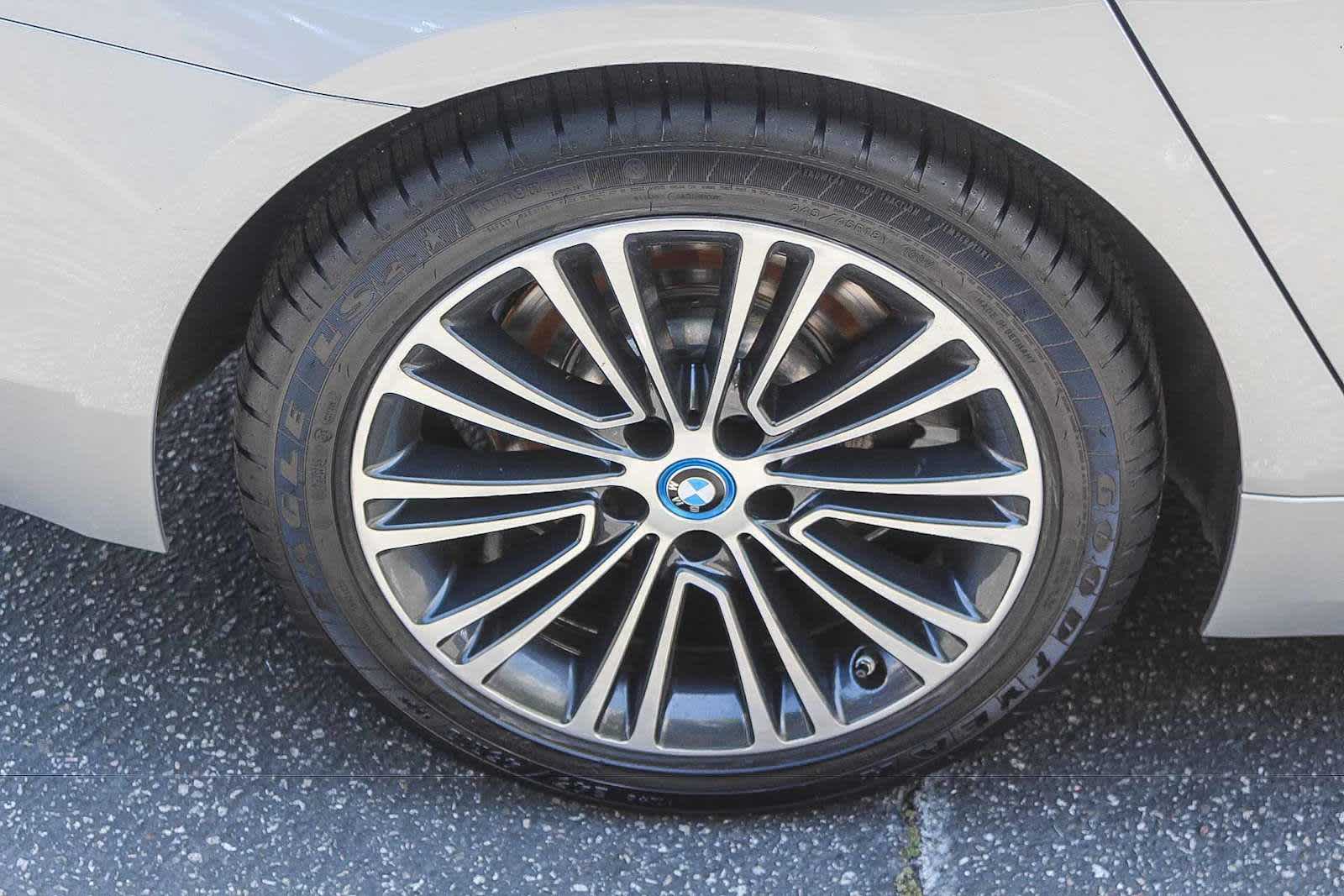2019 BMW 5 Series 530e - Photo 8