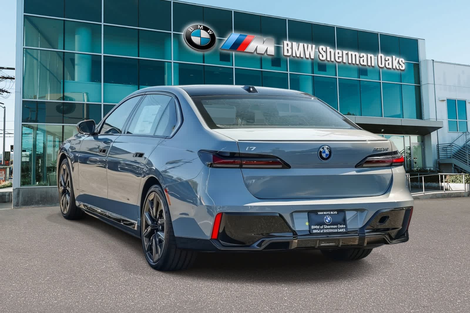 Thumbnail: 2026 BMW i7 - 6