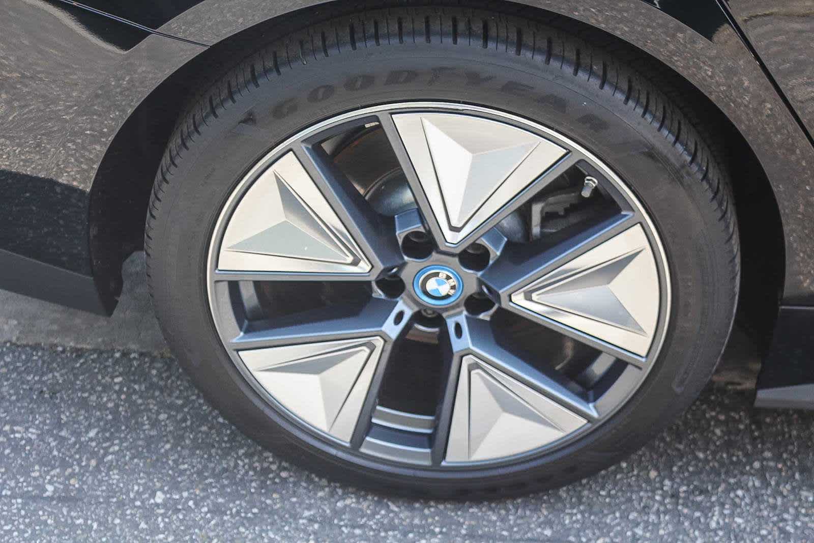 2023 BMW i4 eDrive35 photo 3