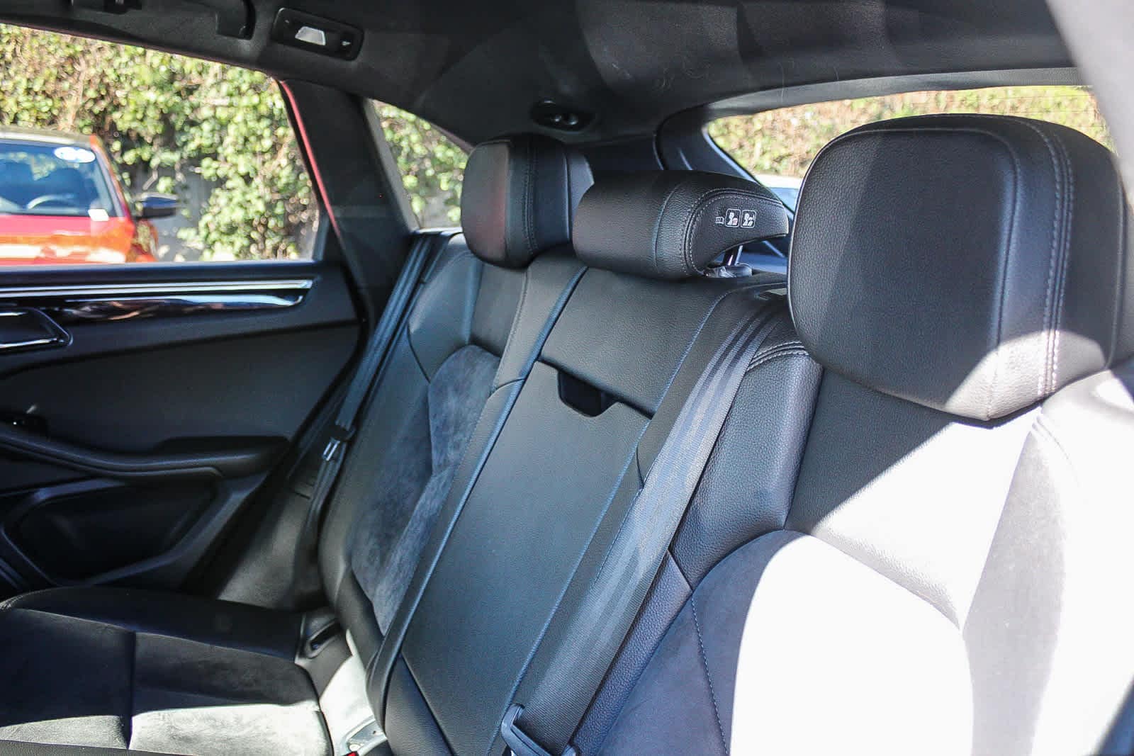 Thumbnail: 2020 Porsche Macan - 18