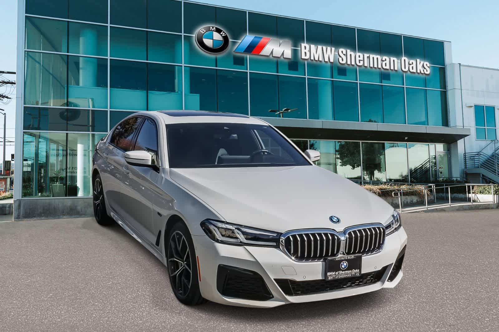 2023 BMW 530e photo 2