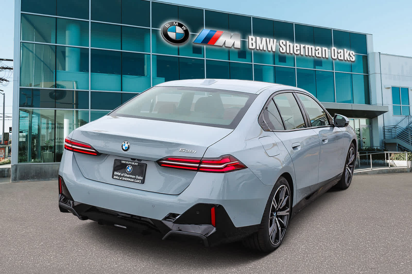 Thumbnail: 2026 BMW 5 Series - 4