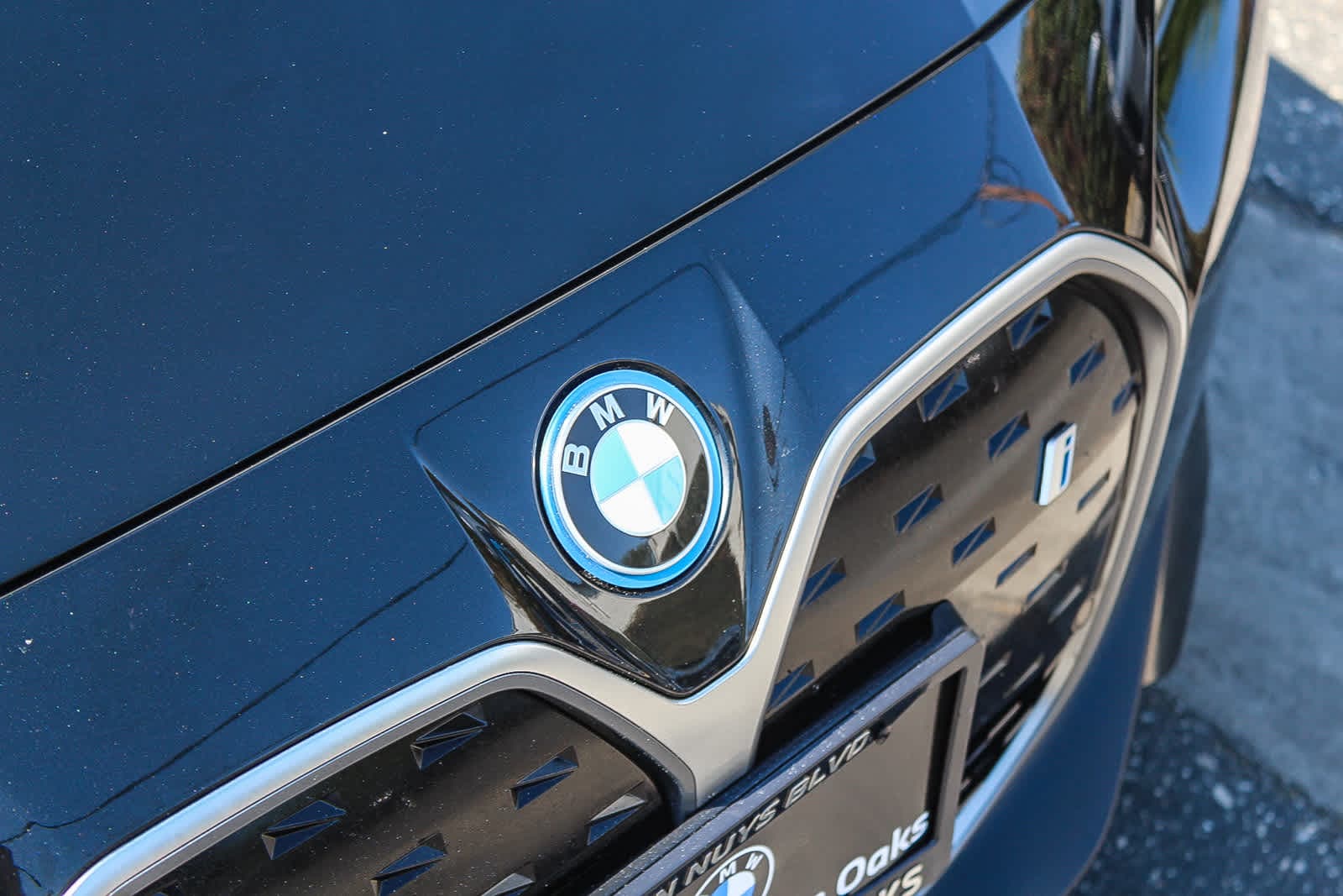 Thumbnail: 2022 BMW i4 - 11