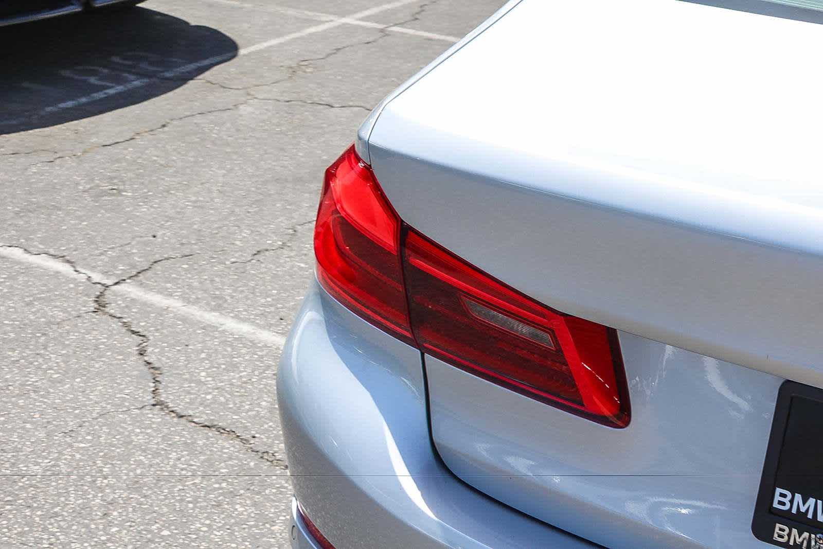 2019 BMW 5 Series 530e - Photo 7