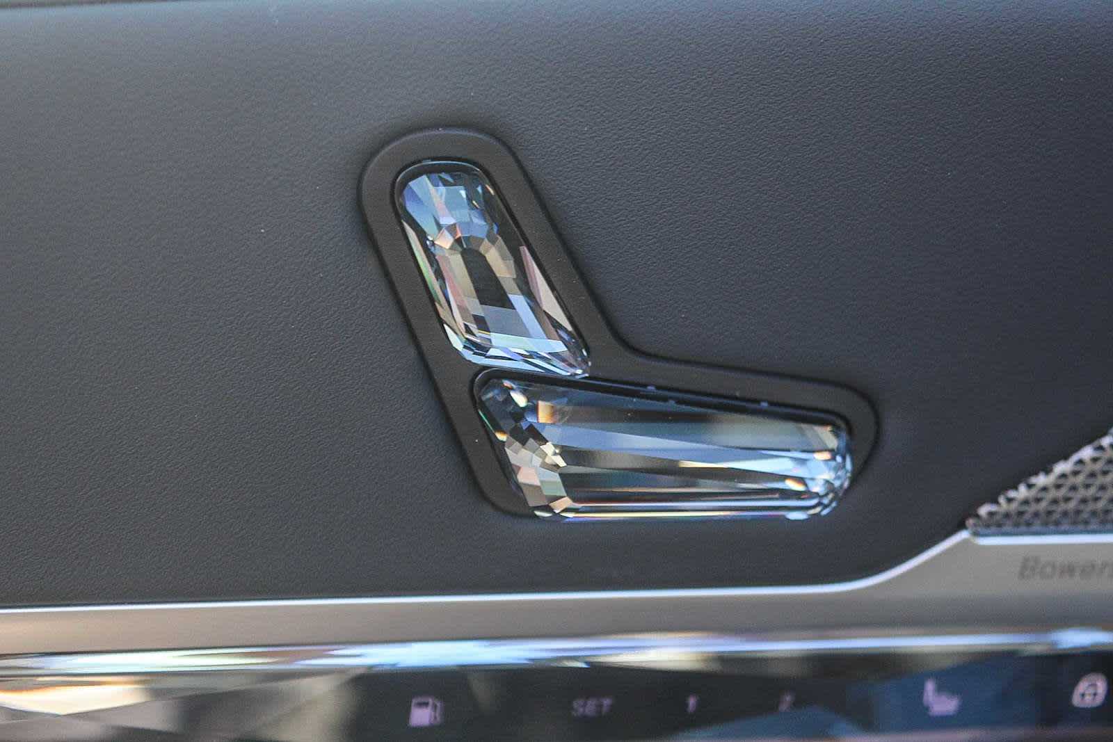 2026 BMW 7 Series 750e - Photo 21