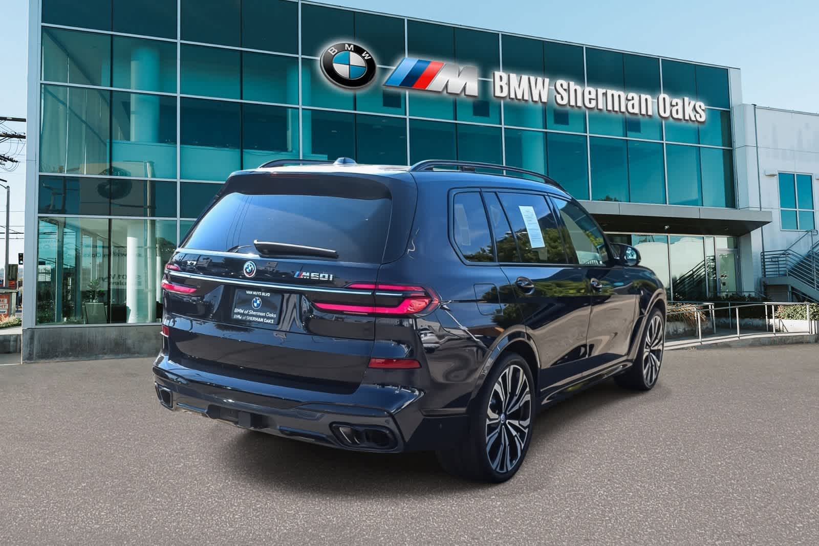 2023 BMW X7 M60i photo 3