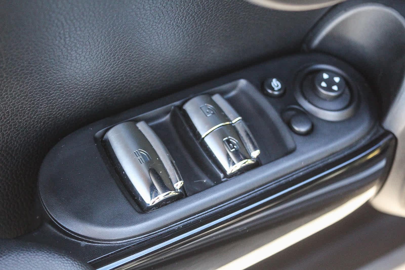 Thumbnail: 2018 MINI Cooper Convertible - 20