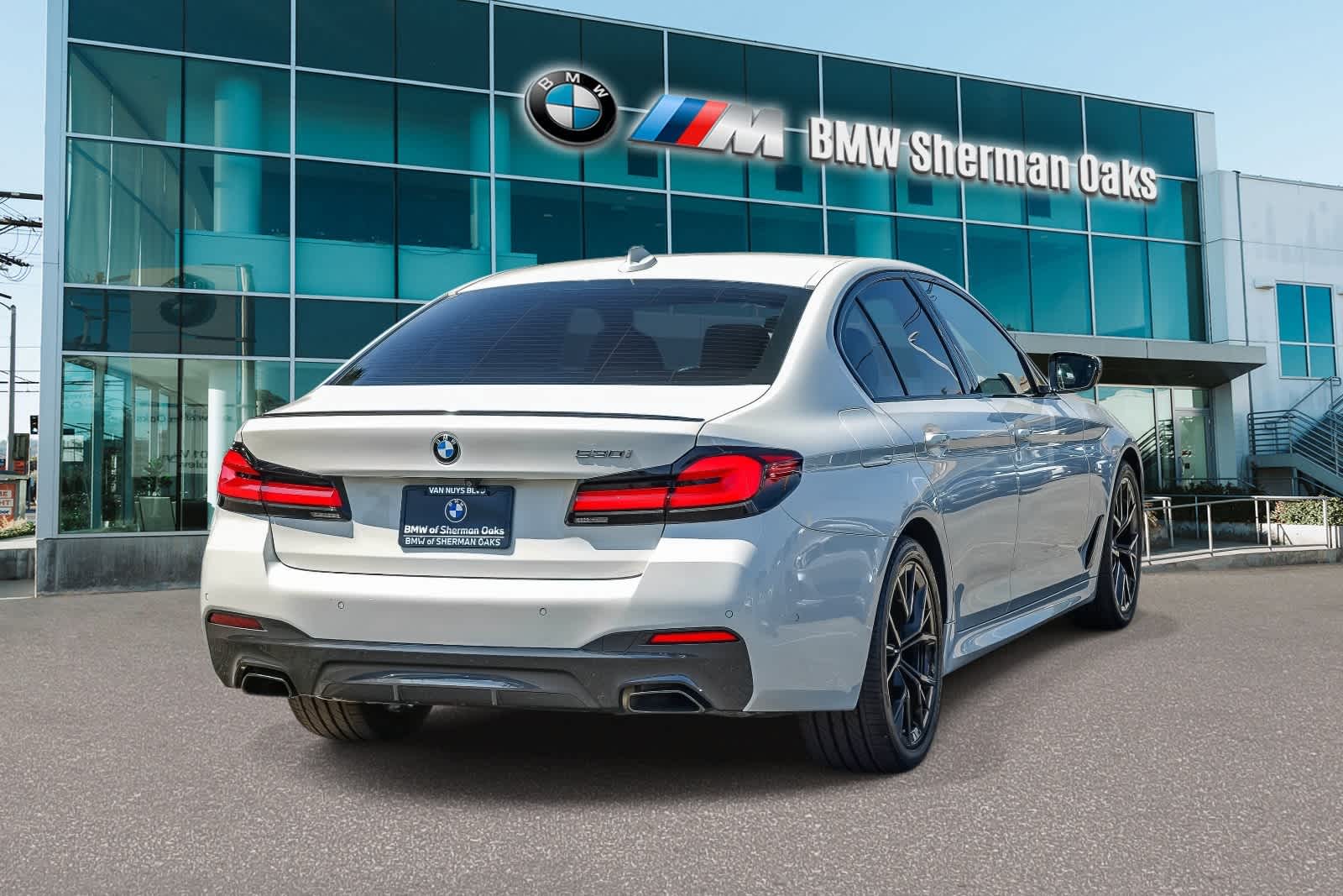 Thumbnail: 2023 BMW 5 Series - 3