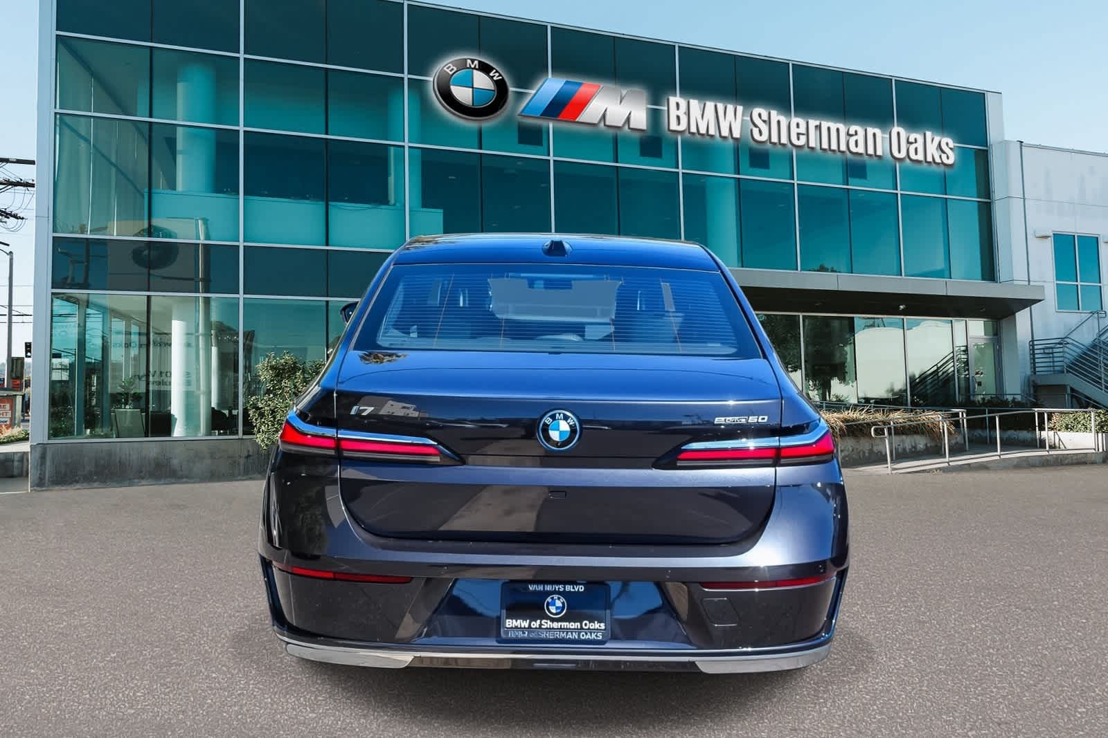 Thumbnail: 2026 BMW i7 - 5