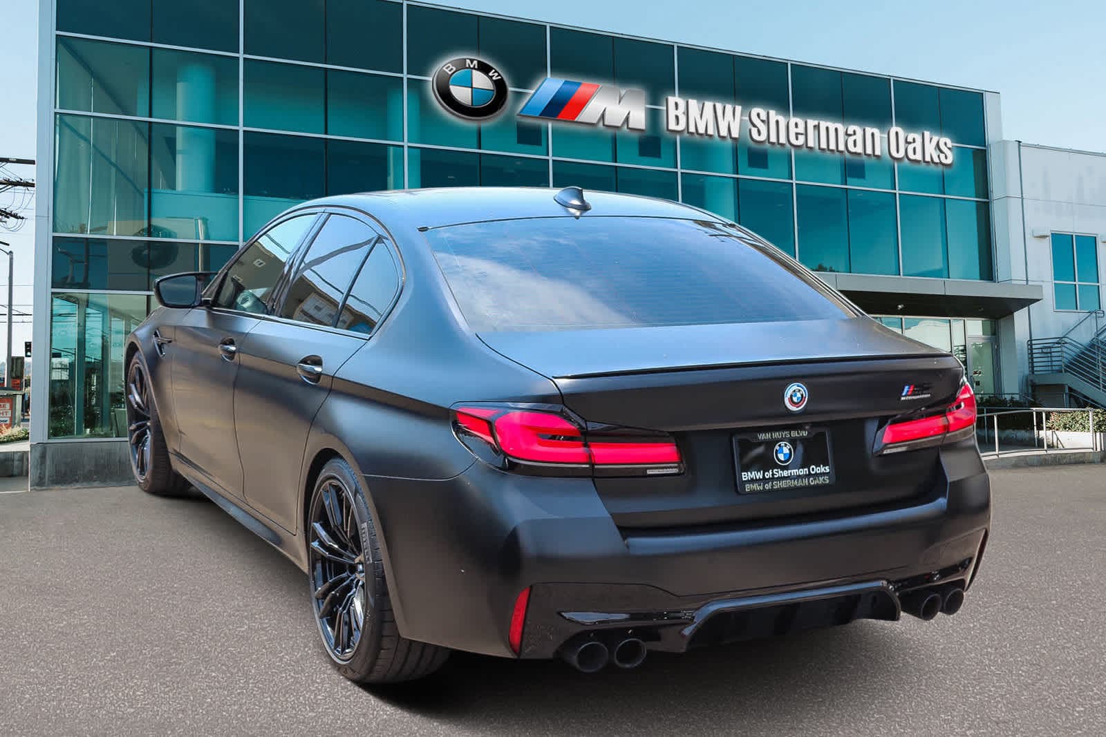 Thumbnail: 2022 BMW M5 - 6