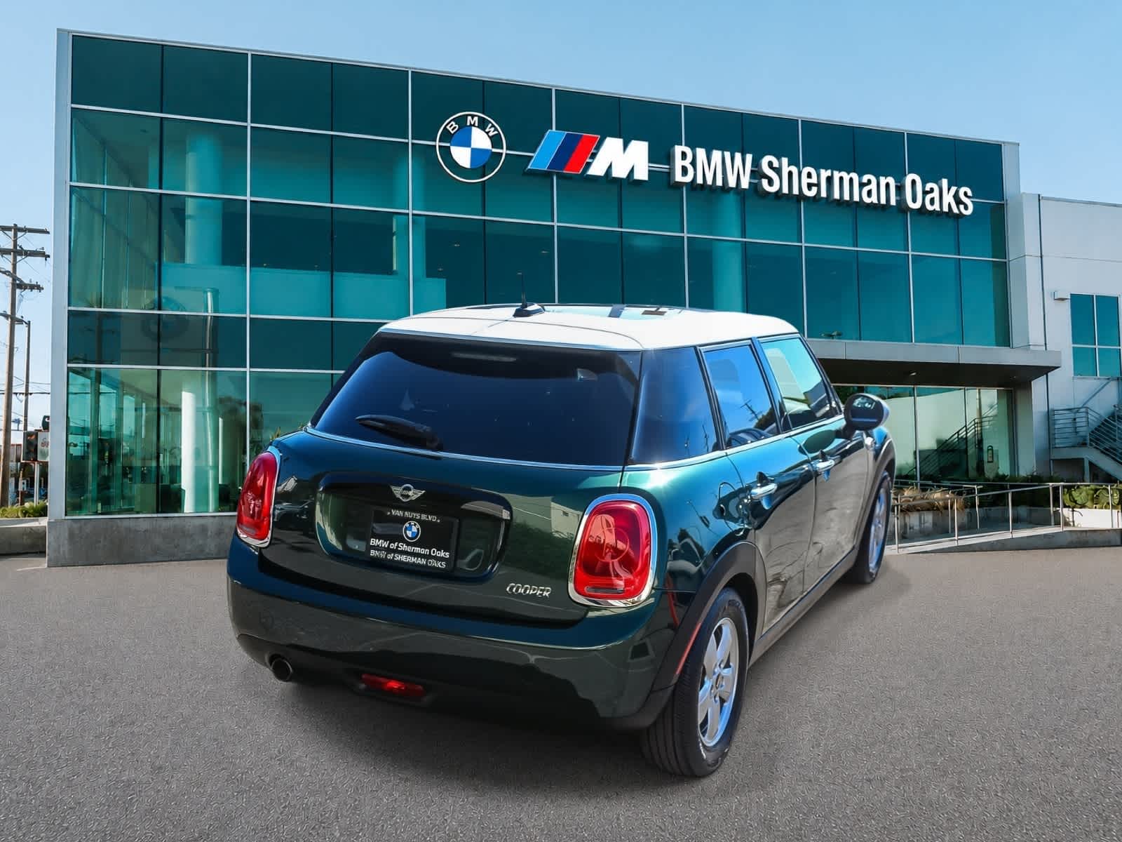 Thumbnail: 2016 MINI Cooper Hardtop - 4