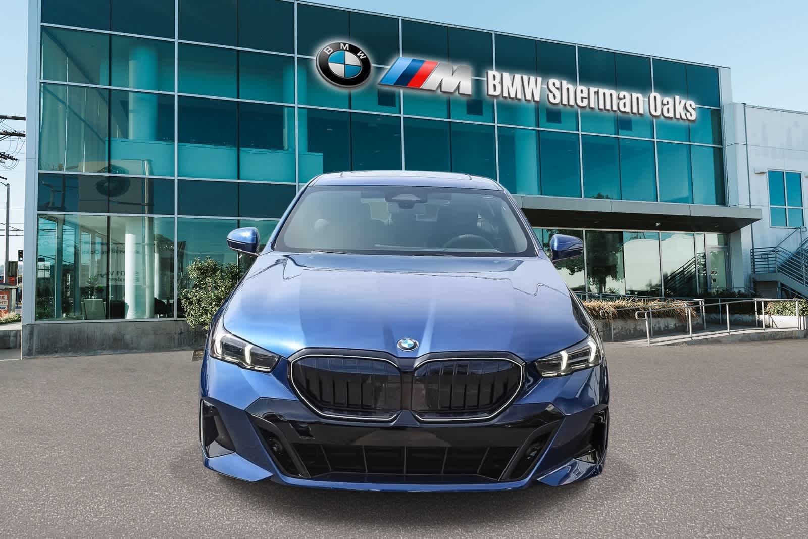 Thumbnail: 2026 BMW 5 Series - 2
