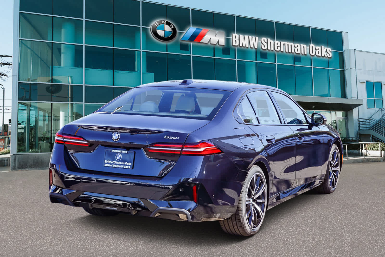 Thumbnail: 2026 BMW 5 Series - 4