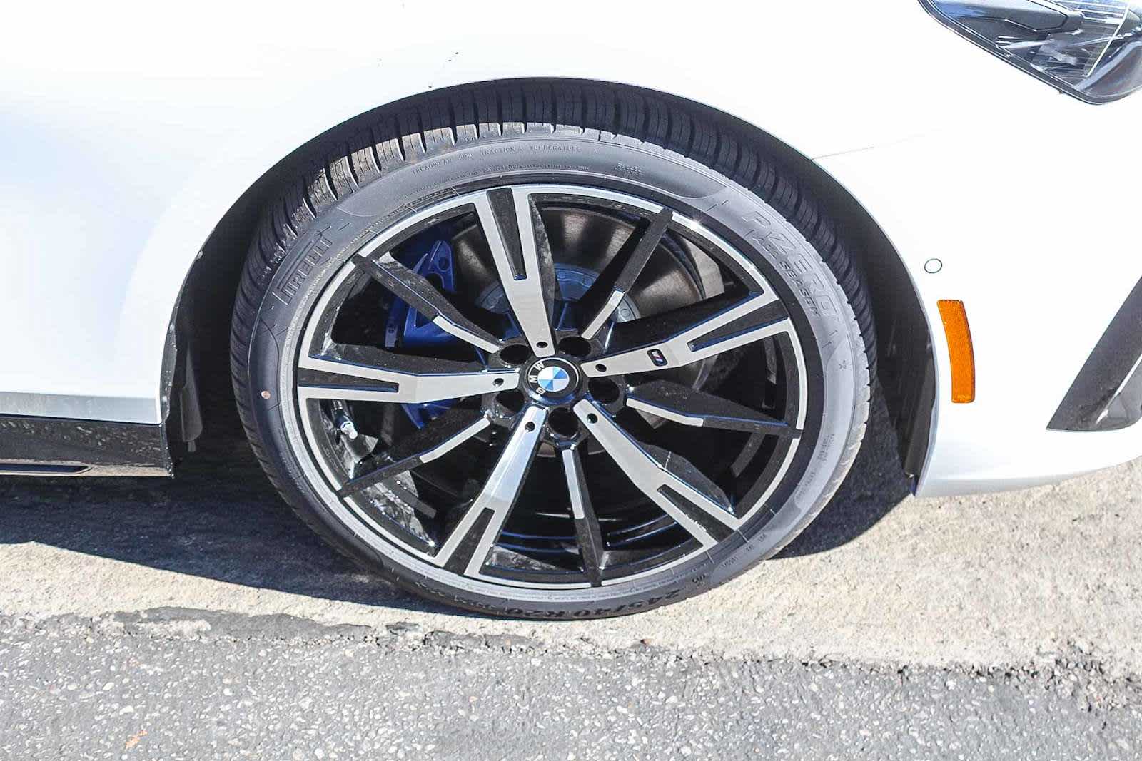 Thumbnail: 2026 BMW 5 Series - 9