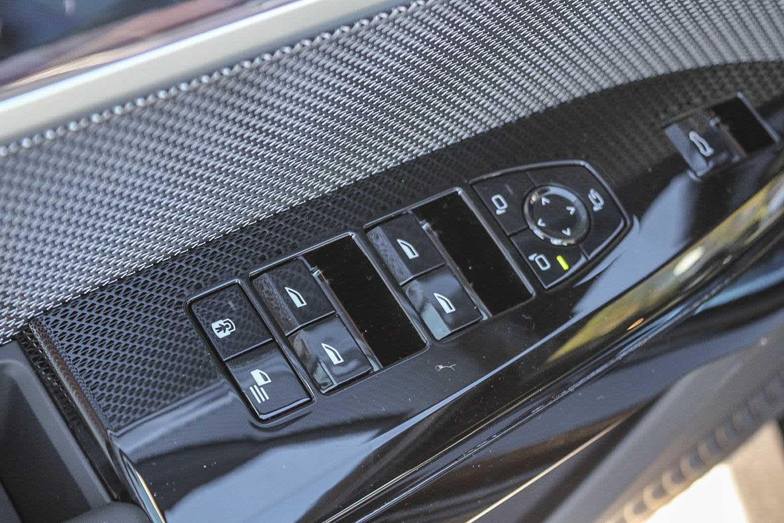 2026 BMW 7 Series 750e - Photo 20