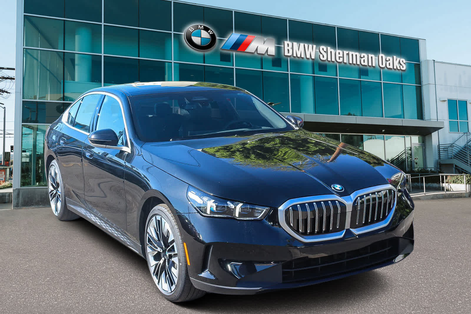 Thumbnail: 2026 BMW 5 Series - 3