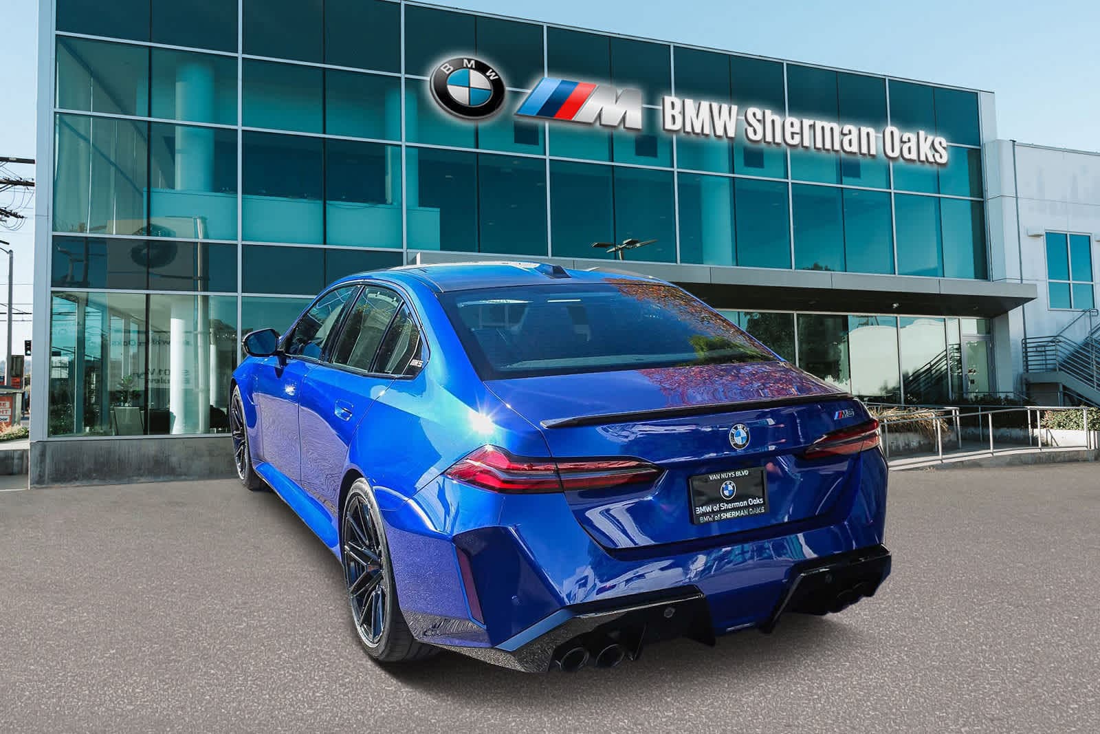 Thumbnail: 2025 BMW M5 - 12