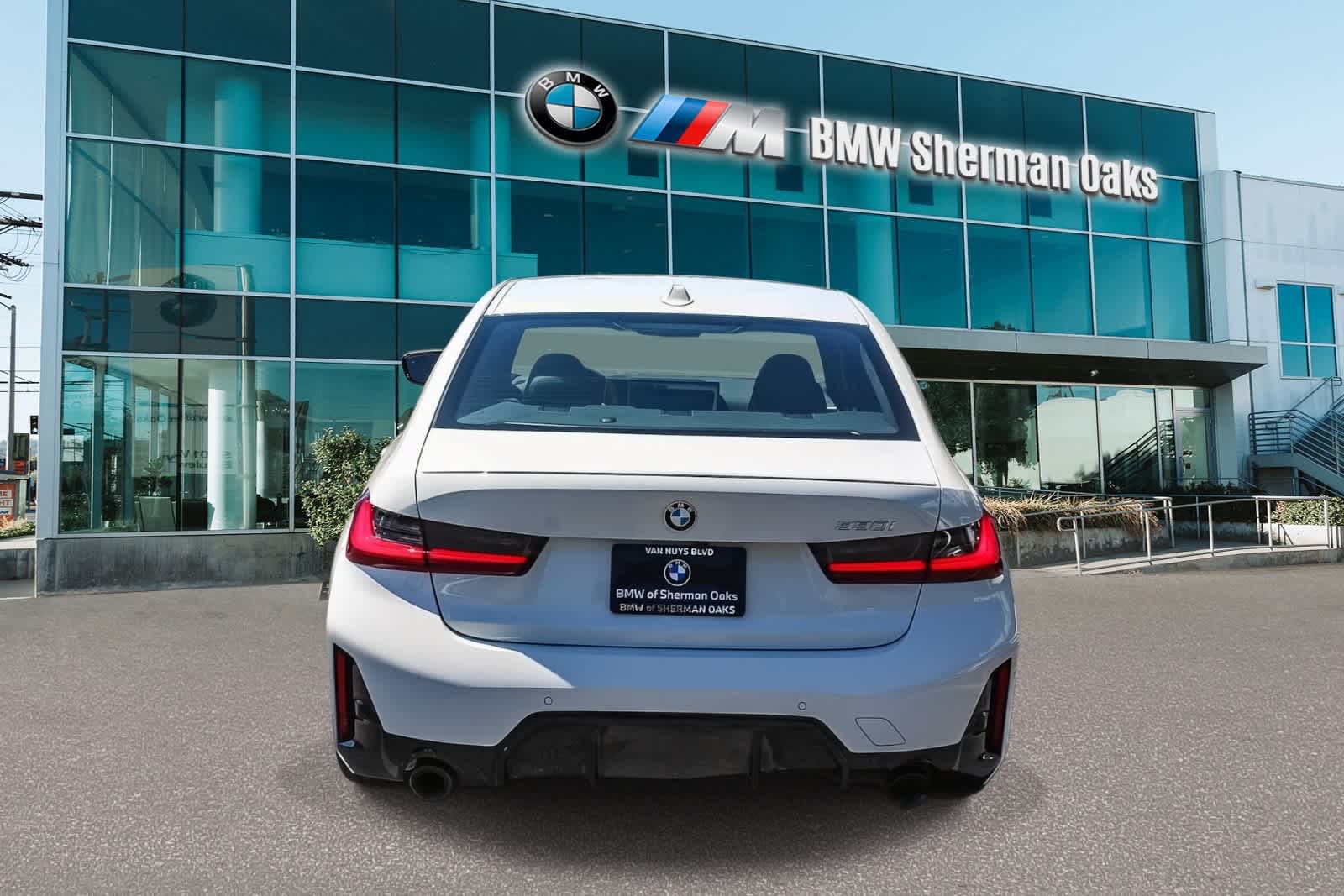 Thumbnail: 2026 BMW 3 Series - 4