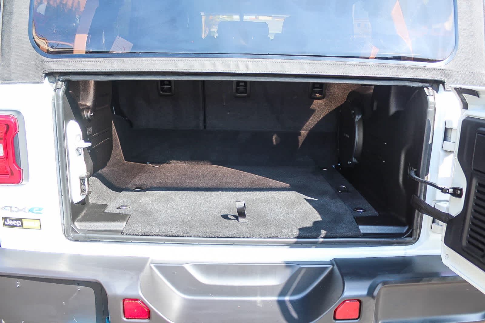 Thumbnail: 2022 Jeep Wrangler - 24