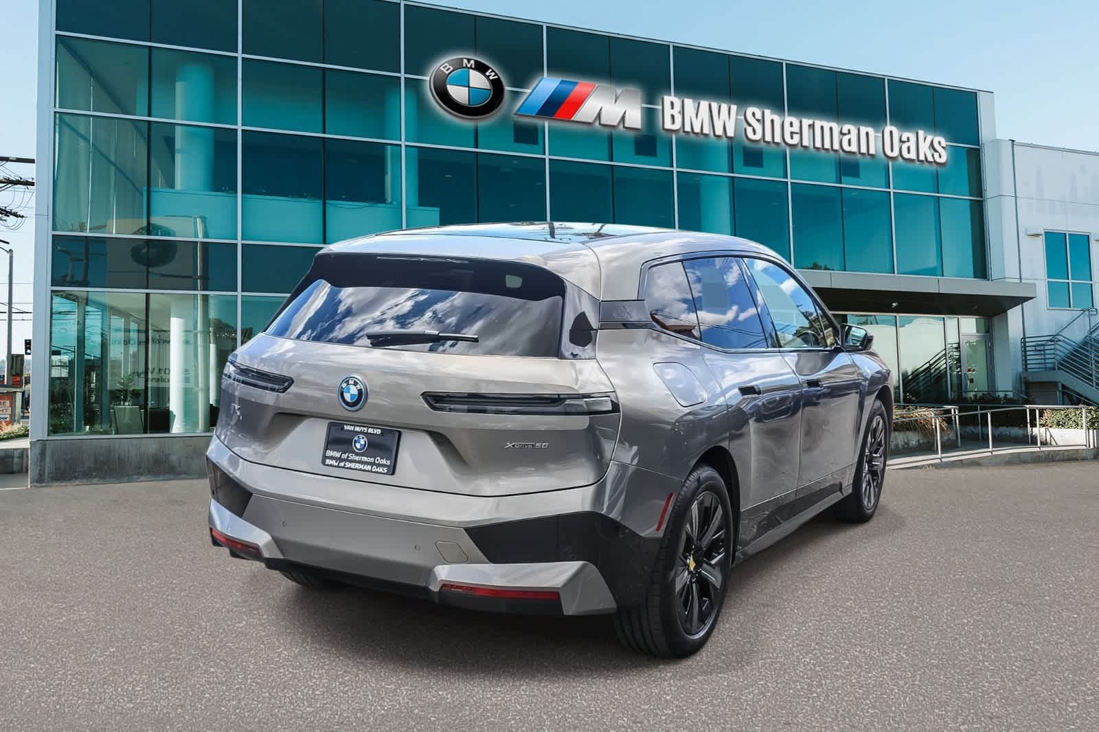 2023 BMW iX xDrive50 photo 3