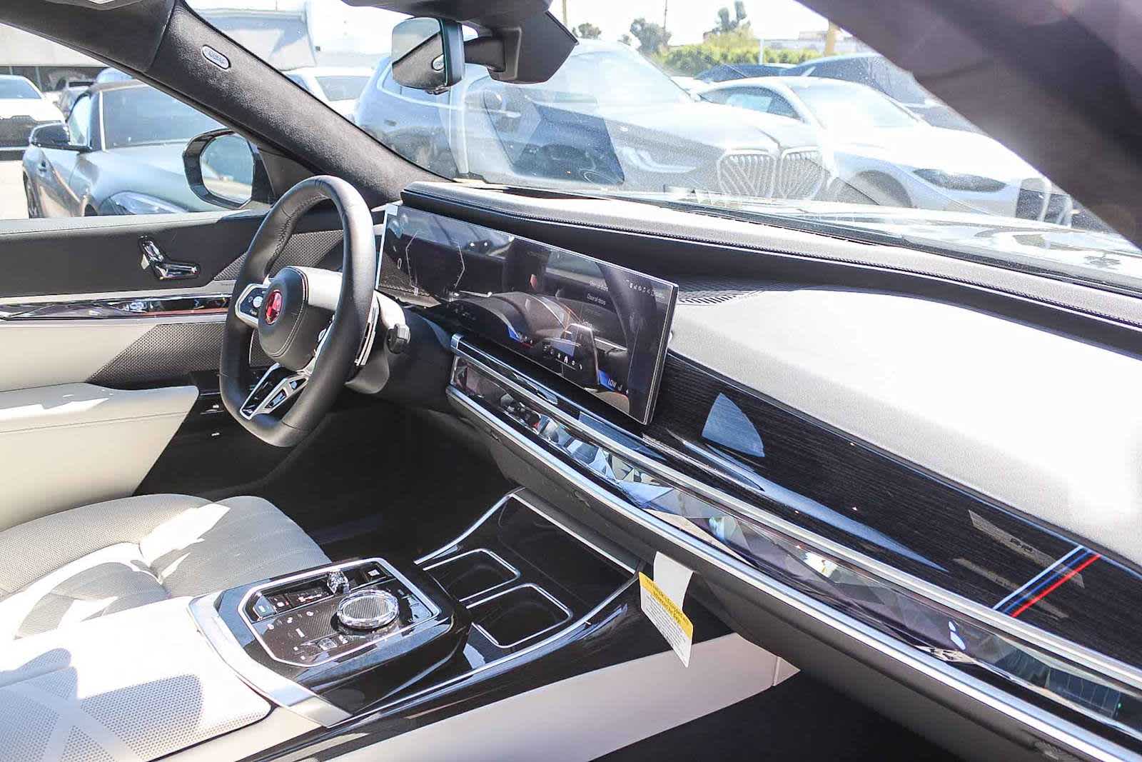 Thumbnail: 2026 BMW 7 Series - 16