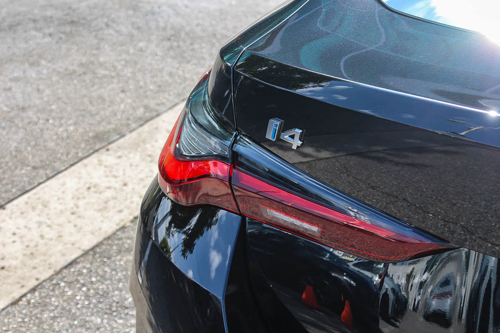 Thumbnail: 2025 BMW i4 - 7