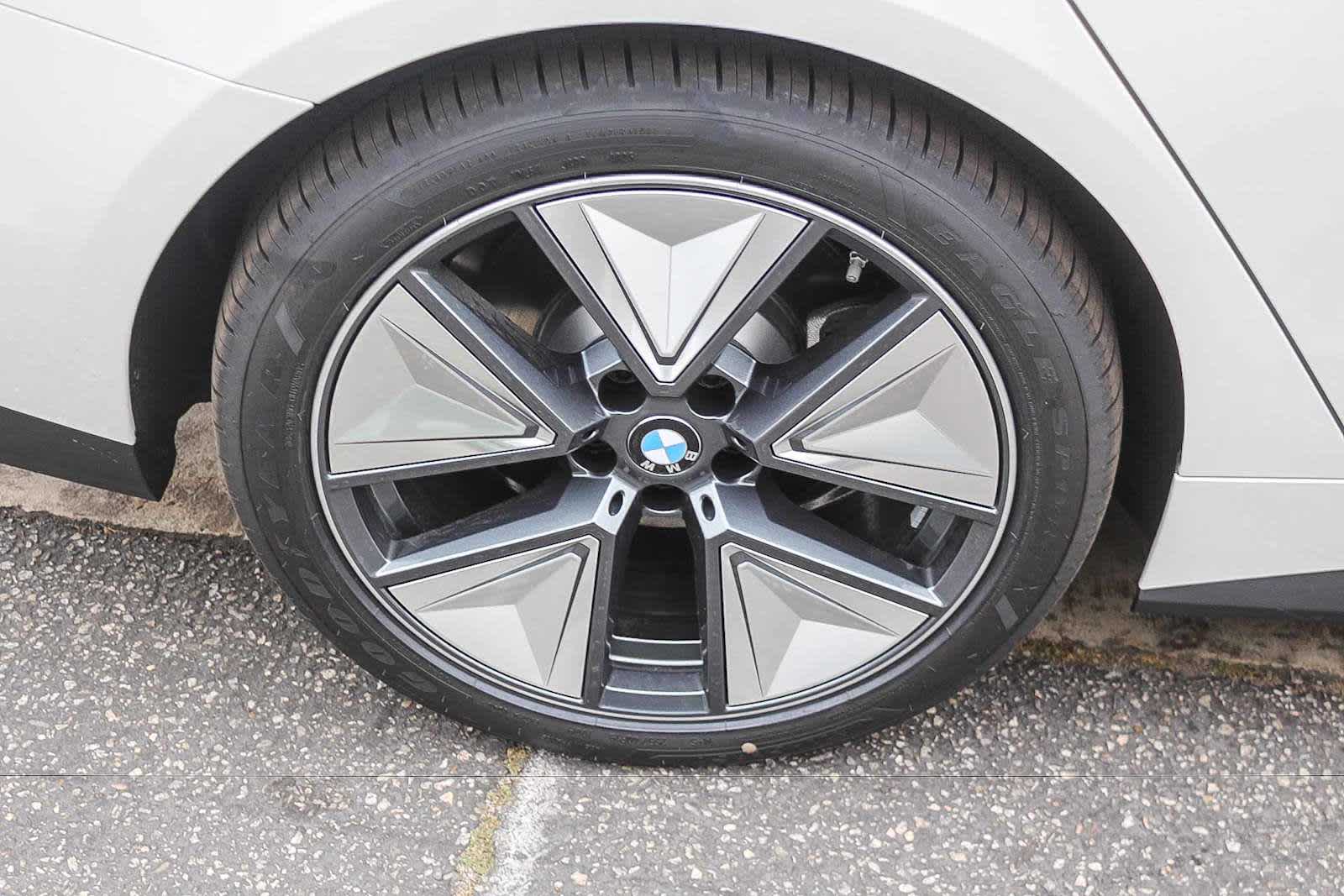 Thumbnail: 2026 BMW i4 - 8