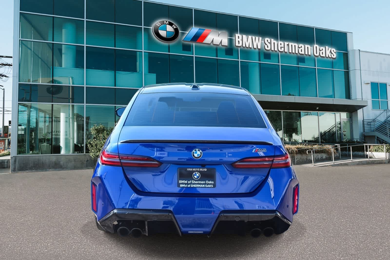Thumbnail: 2025 BMW M5 - 10