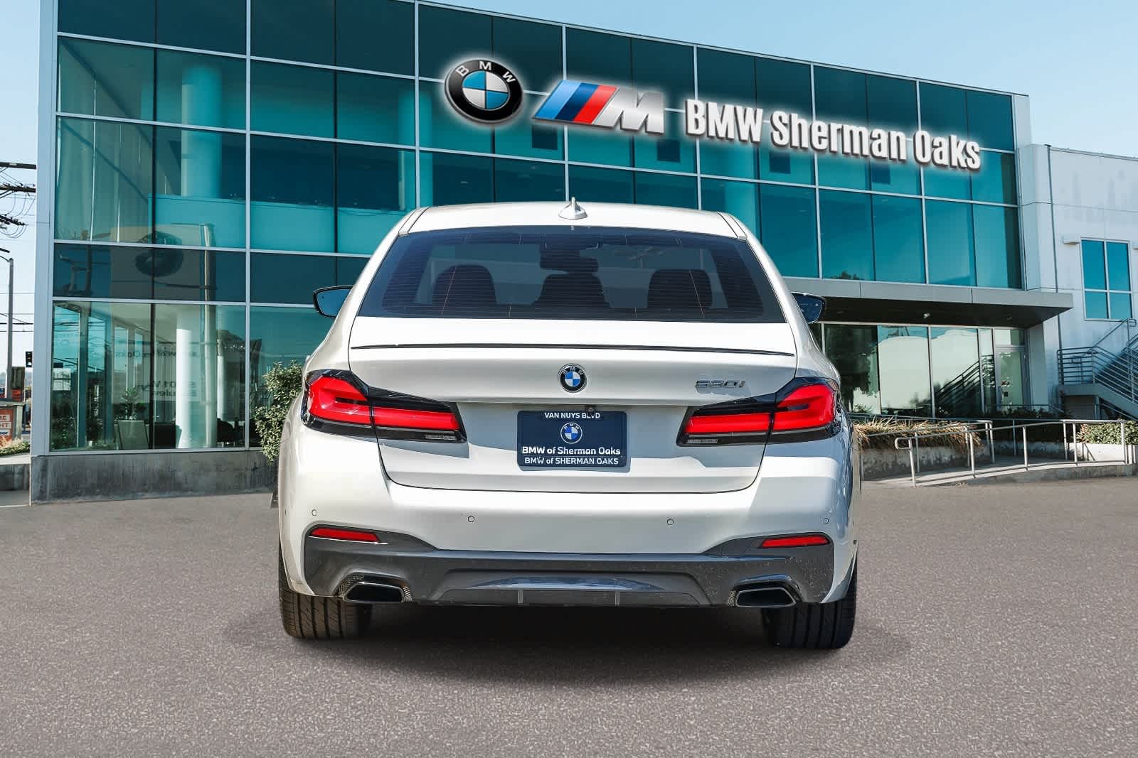 Thumbnail: 2023 BMW 5 Series - 4