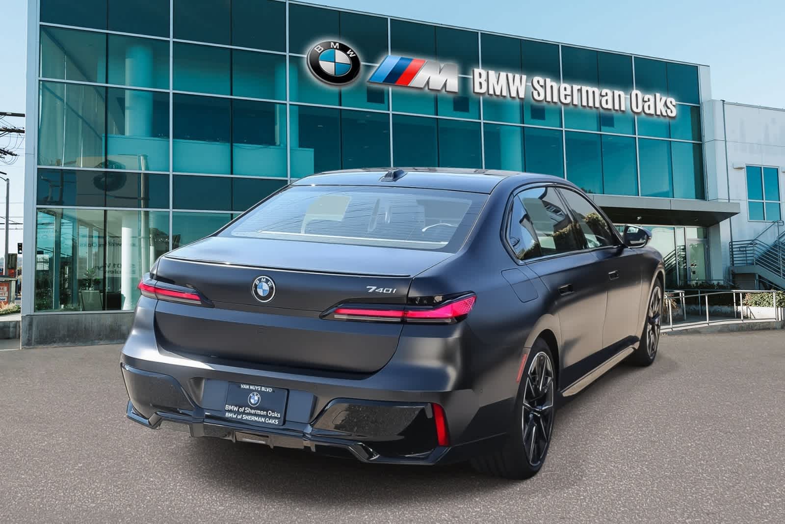 Thumbnail: 2026 BMW 7 Series - 4