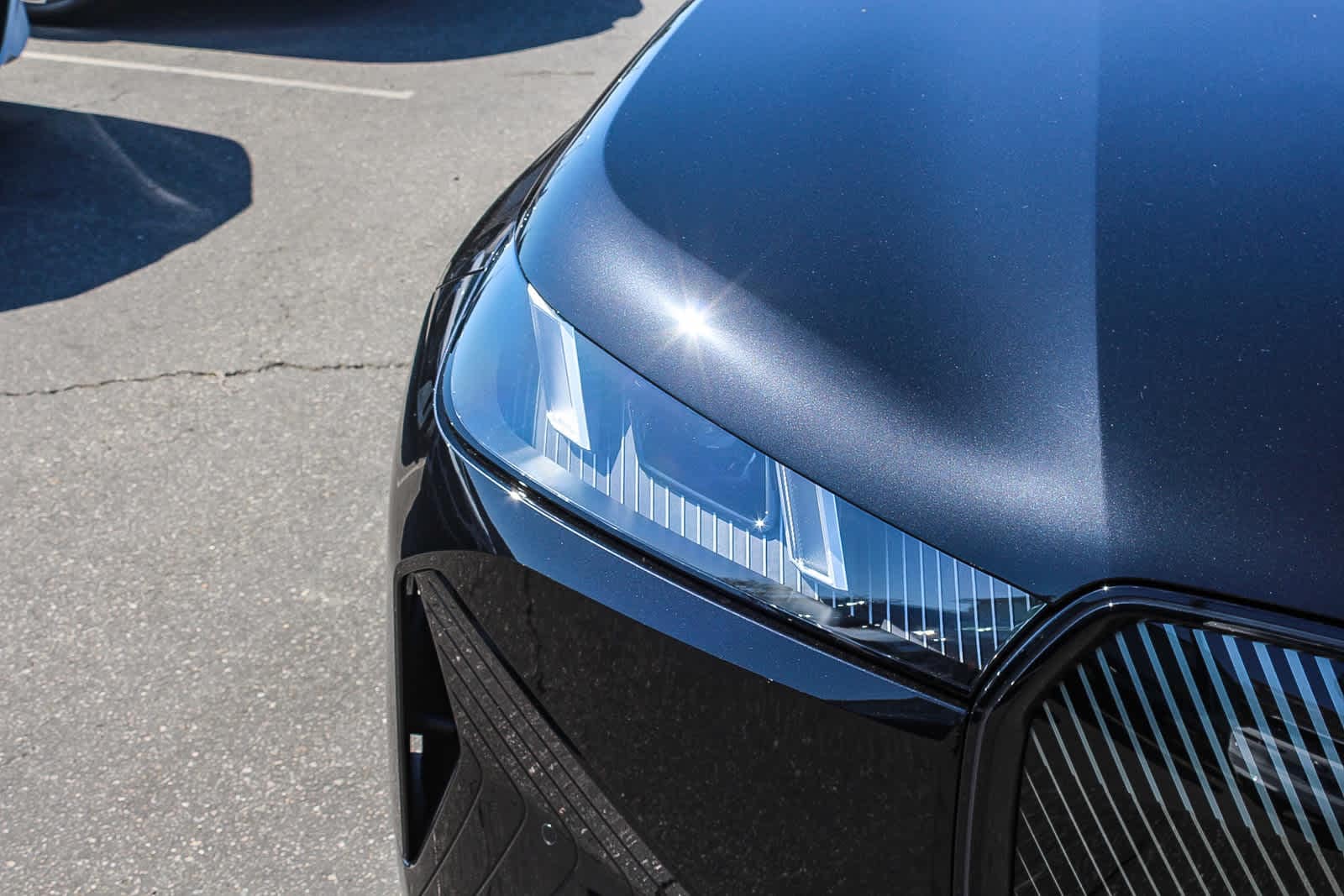 Thumbnail: 2026 BMW iX - 10