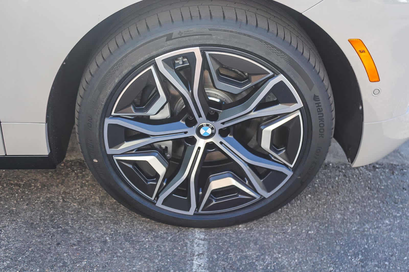 Thumbnail: 2026 BMW iX - 9
