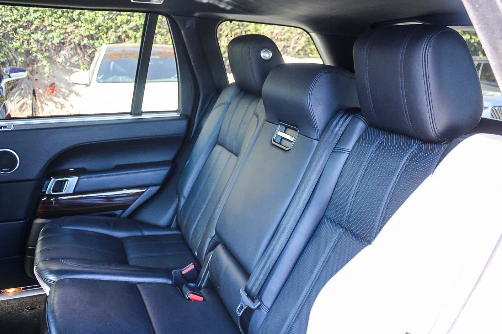 Thumbnail: 2017 Land Rover Range Rover - 16