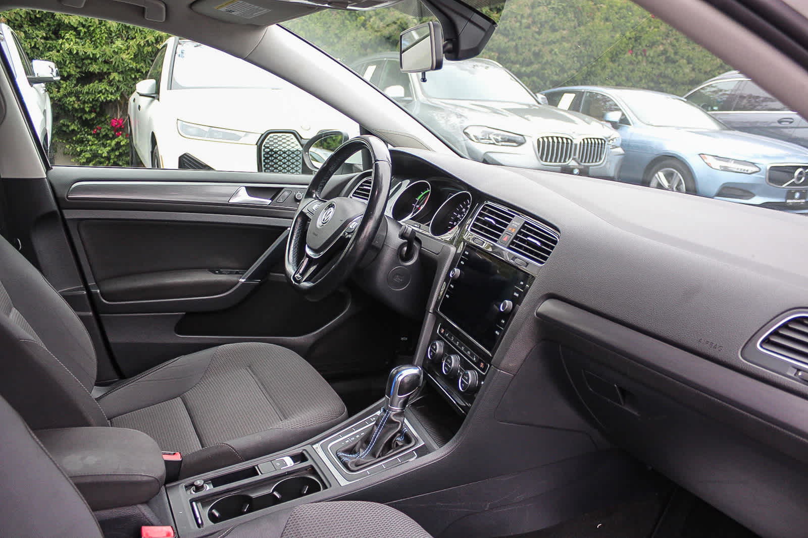 2019 Volkswagen e-Golf SE 16