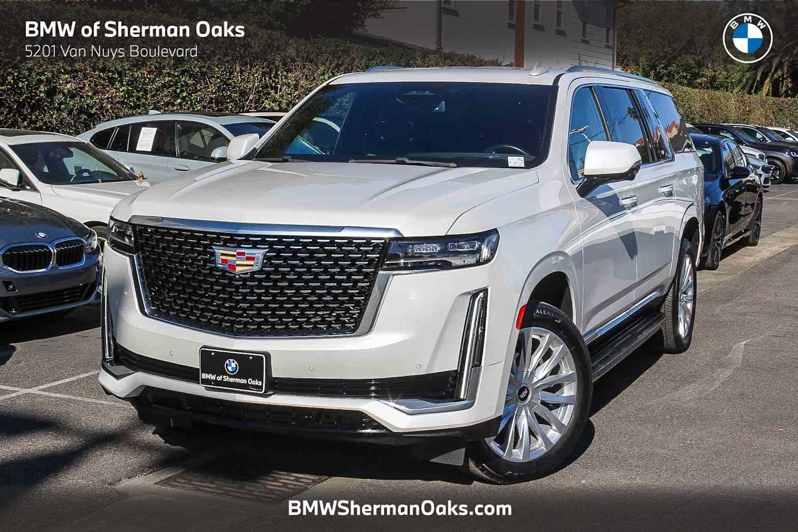 2022 Cadillac Escalade ESV Luxury's photo