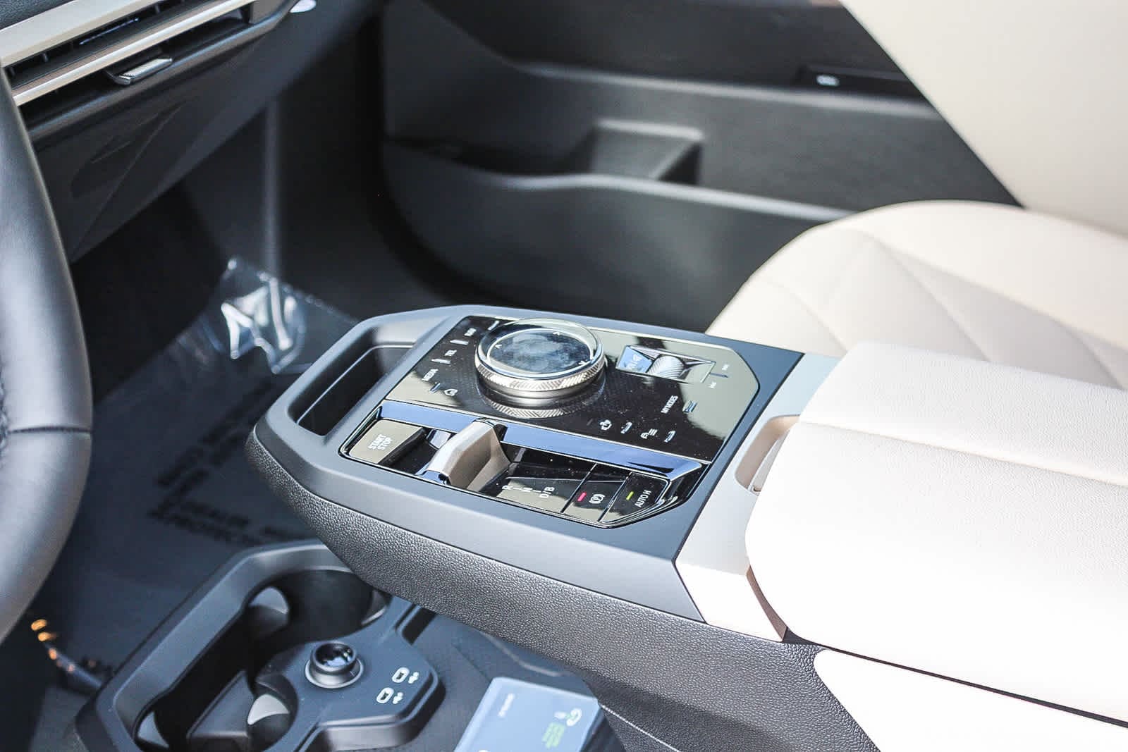 Thumbnail: 2026 BMW iX - 19