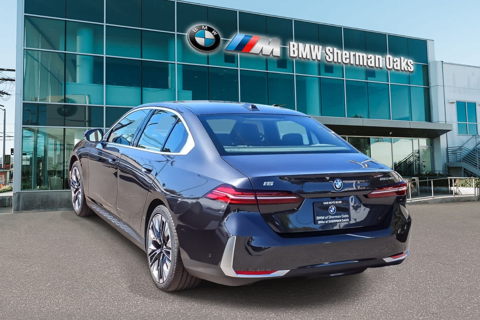 Thumbnail: 2026 BMW i5 - 6