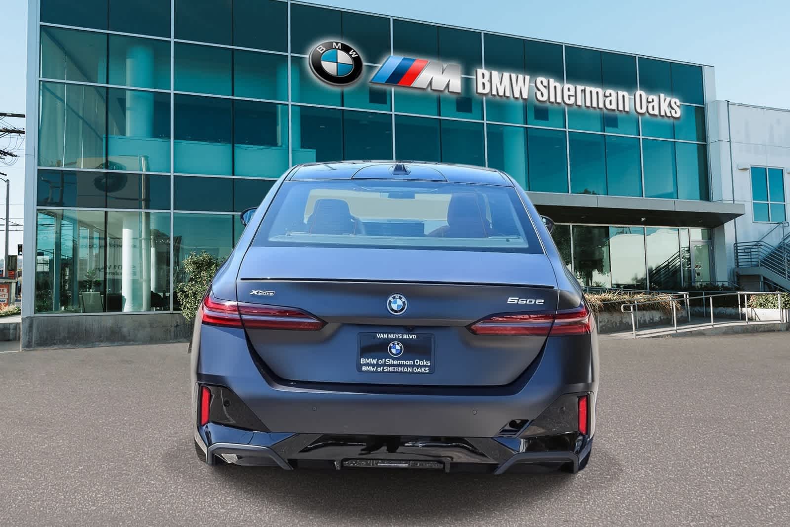 Thumbnail: 2027 BMW 5 Series - 5