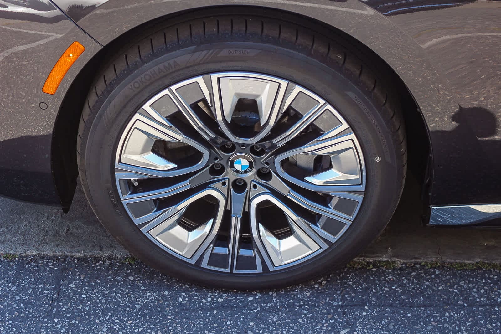 Thumbnail: 2026 BMW i7 - 9