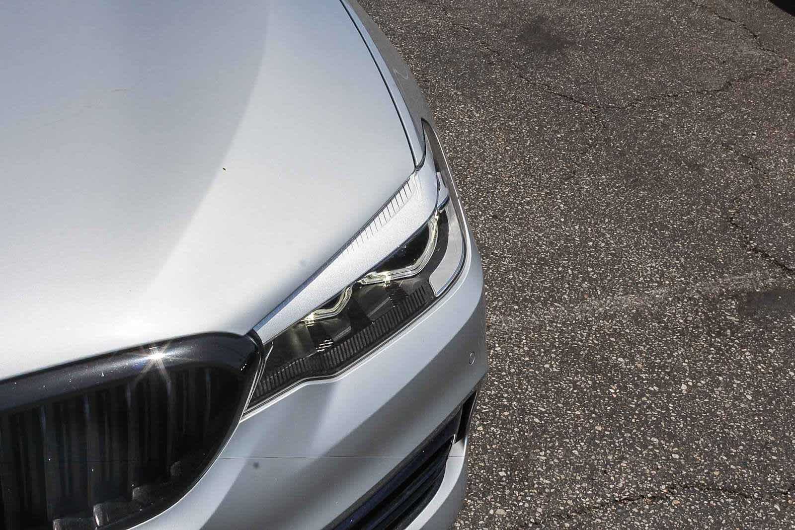 2019 BMW 5 Series 530e - Photo 10